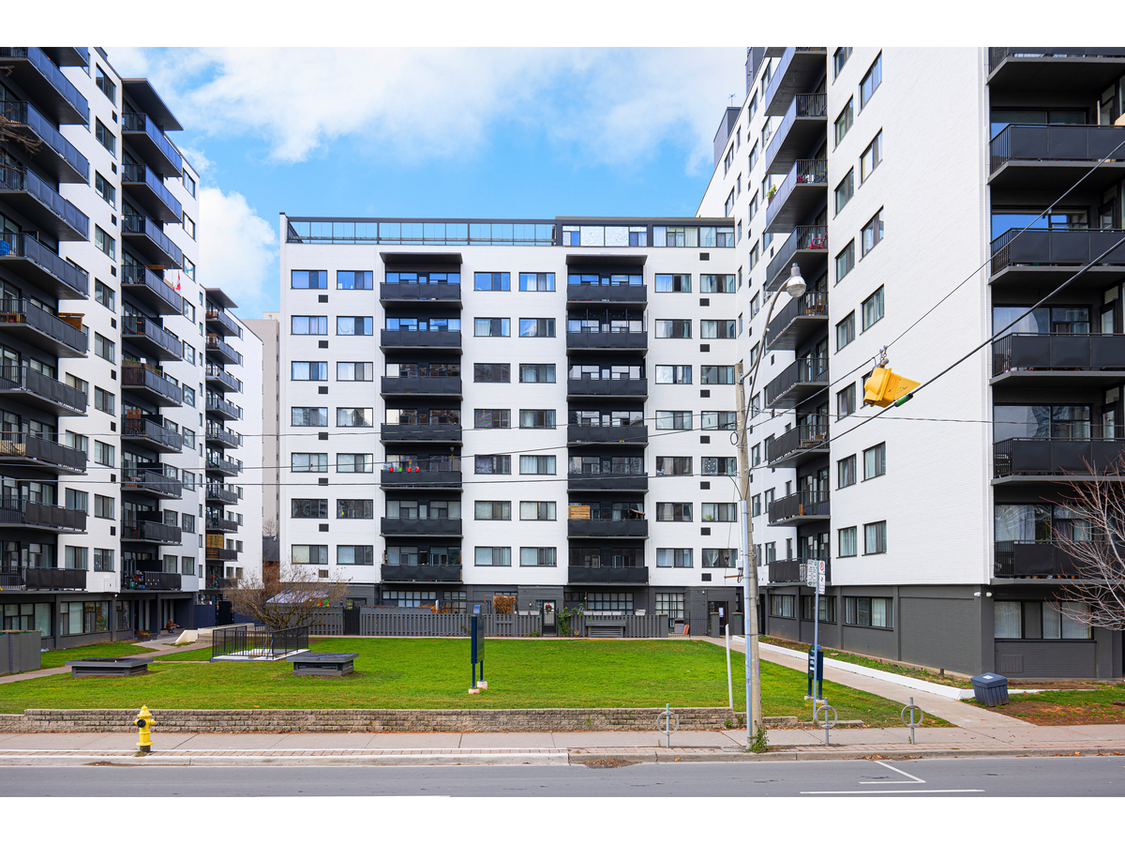 Isabella Apartments 105 Isabella St Toronto, ON