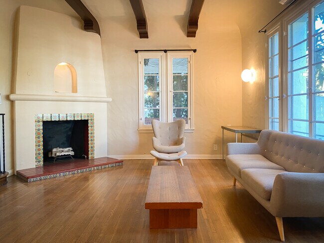 Living Room - 1977 N Kenmore Ave