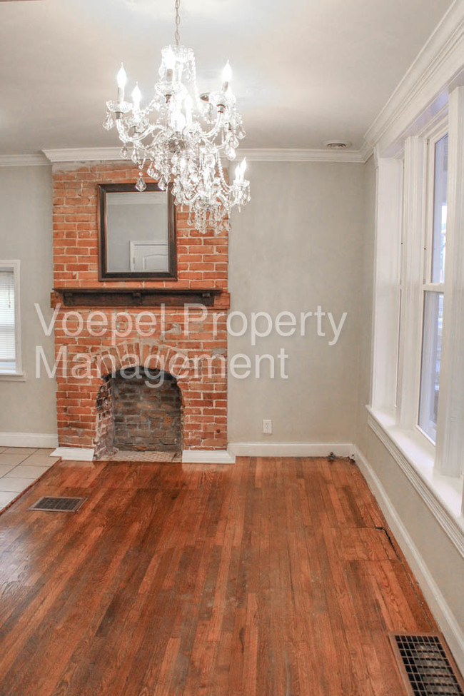 Building Photo - 1117 W 41st Ter