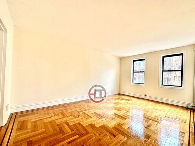 Building Photo - 3063 Buhre Ave