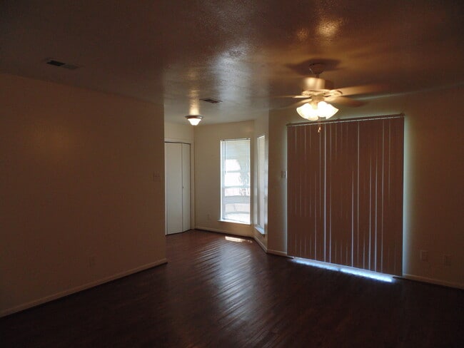 Building Photo - 2616PR