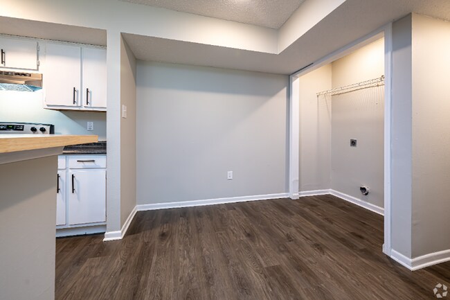 Photo - 2121 Lobdell Blvd Apartment