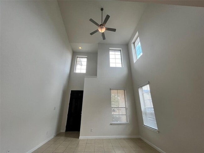 Building Photo - 265 Diamond Point Dr