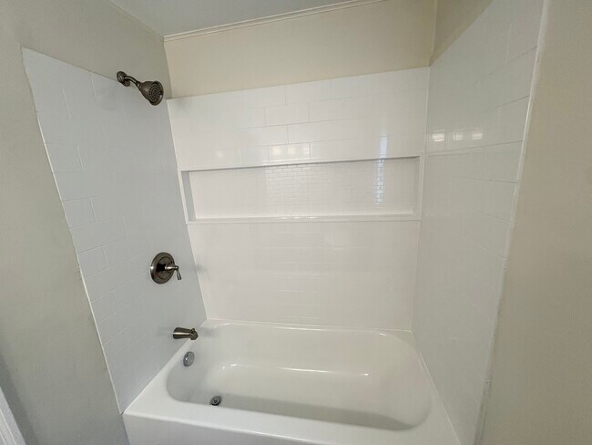 Bañera - 3246 Queen City Ave