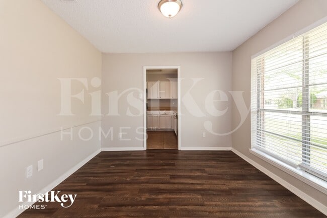 Foto del edificio - 8902 Deerwood Dr