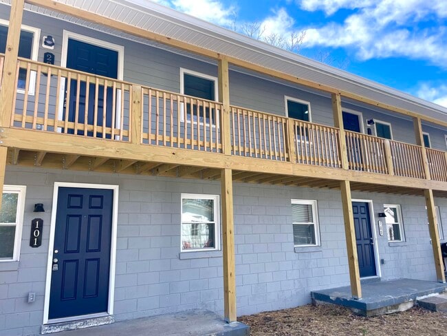 Building Photo - 402 Gunn St