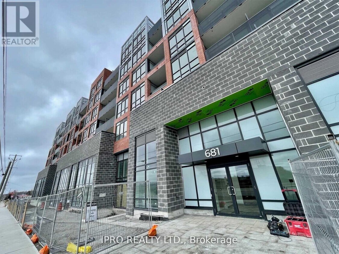 Primary Photo - 681-681 Yonge St