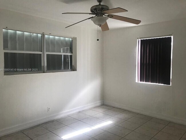 Foto del edificio - 2830 Monroe St