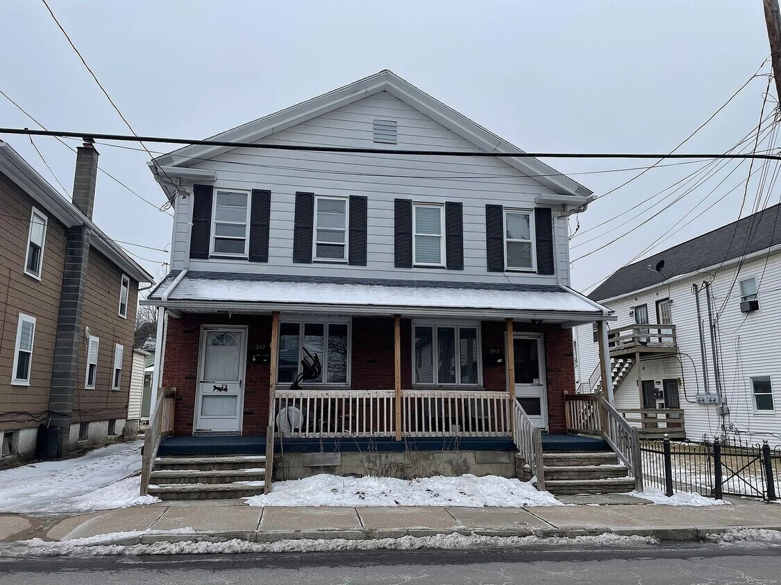 Foto principal - 3 Bedroom and one bath home