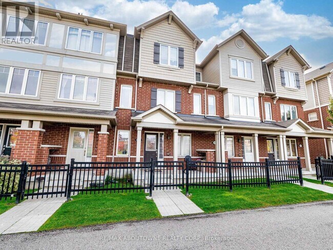 Photo du bâtiment - 6020 Derry Rd