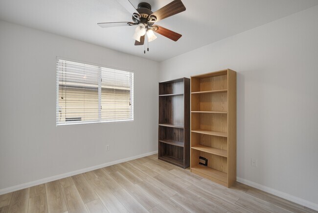 Foto del edificio - 1518 McCarthy Ave