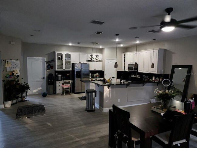 Foto del edificio - 215 Bay Arbor Blvd