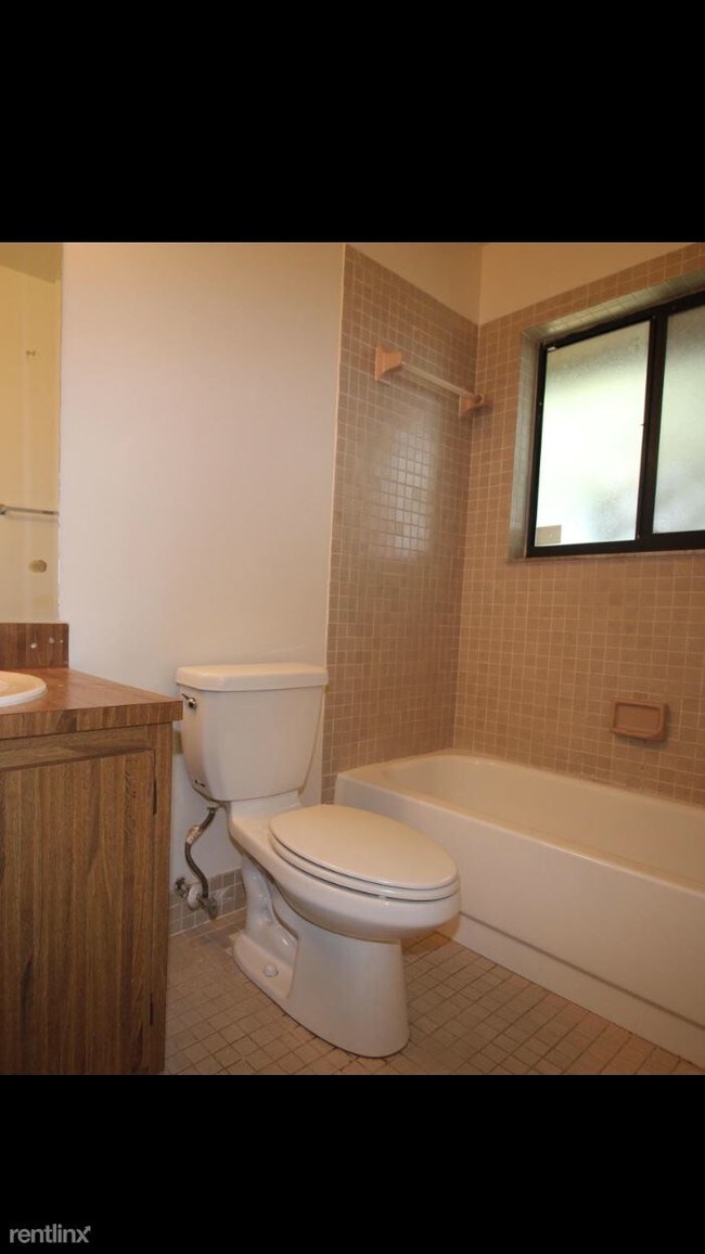 Building Photo - 2 br, 2 bath  - 3108 COLLINS DR