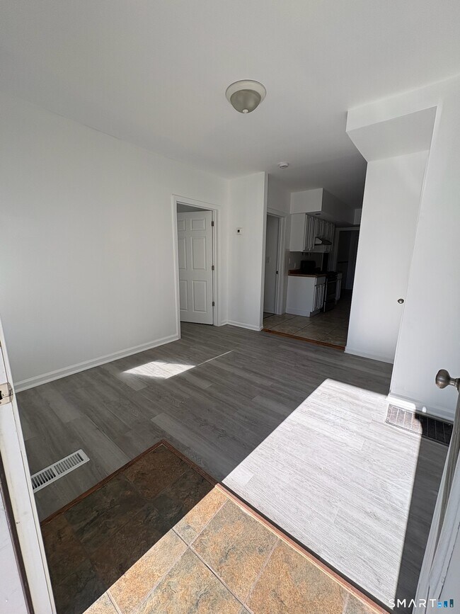 Foto del edificio - 144 Whittier St