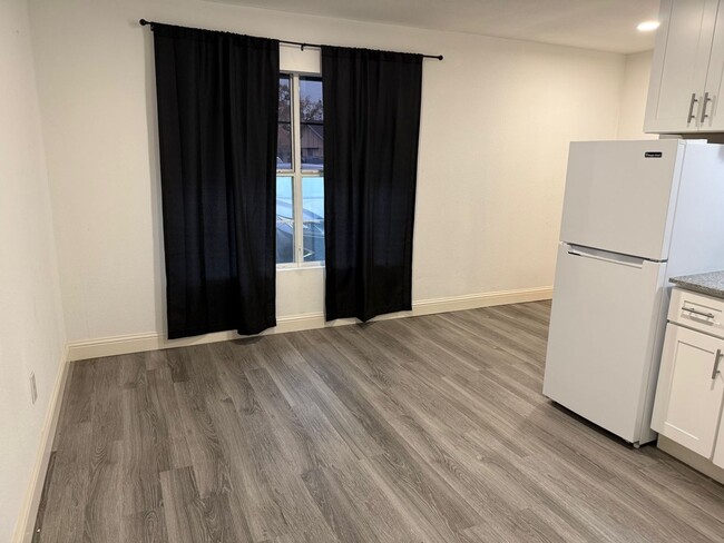 Foto del edificio - 1043 Elmwood-