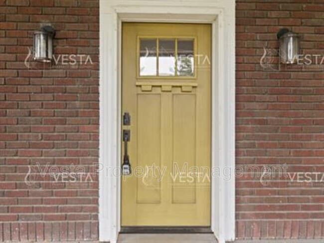 Building Photo - 409 Newfound St
