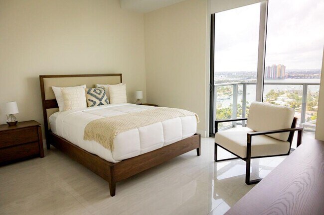 Foto del edificio - 3100 N Ocean Dr