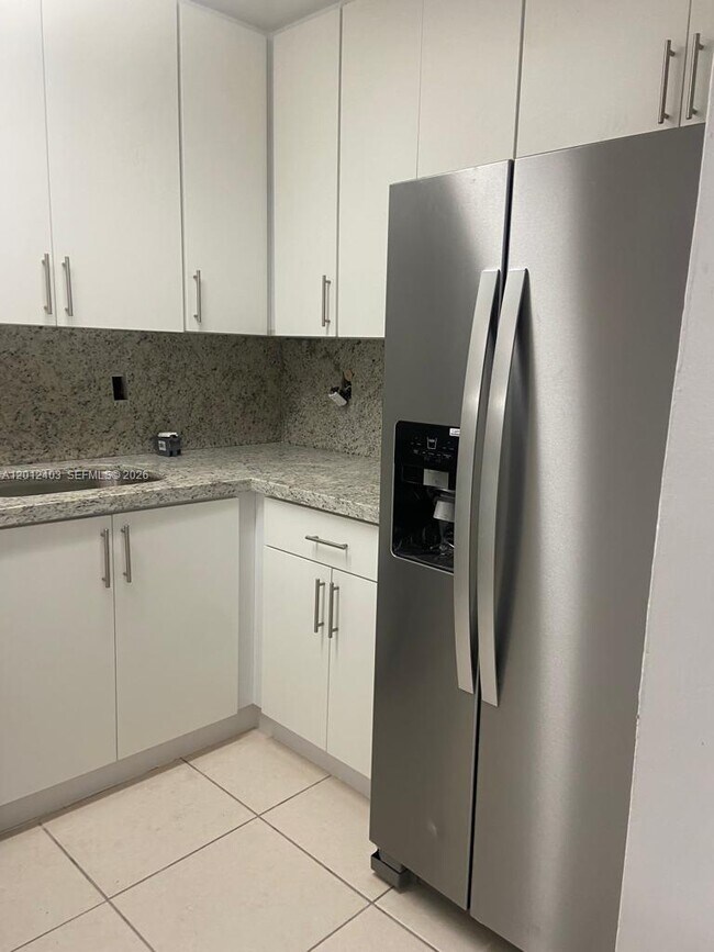 Foto del edificio - 8990 SW 24th St