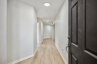 Building Photo - 9410 Silver Beryl Ln