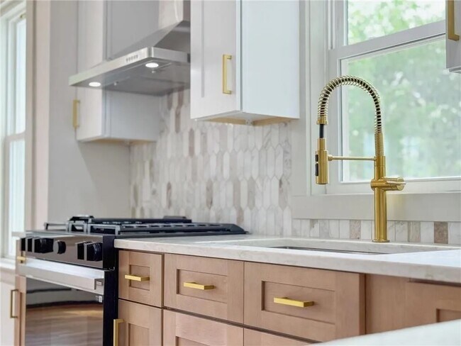 Building Photo - 1314 Chalkstone Ave