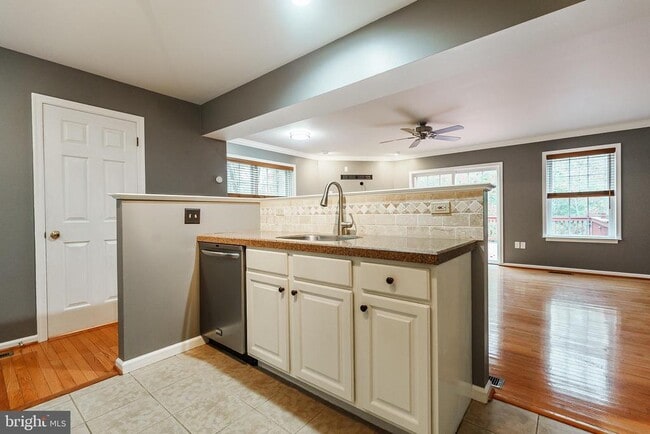 Building Photo - 151 Vernon Ct