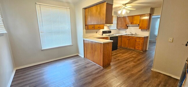 Foto del edificio - 1200 Crest Rd