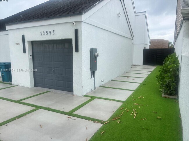 Foto del edificio - 13595 SW 99th St