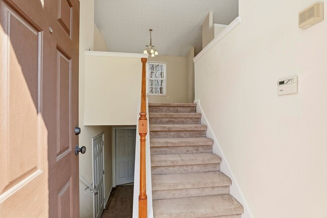 Building Photo - 3BR Split Level with 2 Car Garage in Jonesboro