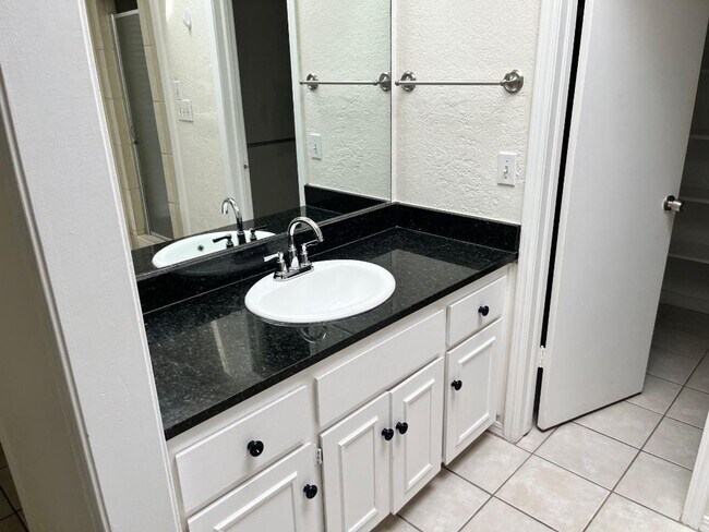 Foto del edificio - 3 Bed 2 Bath Home For Lease NOW!!