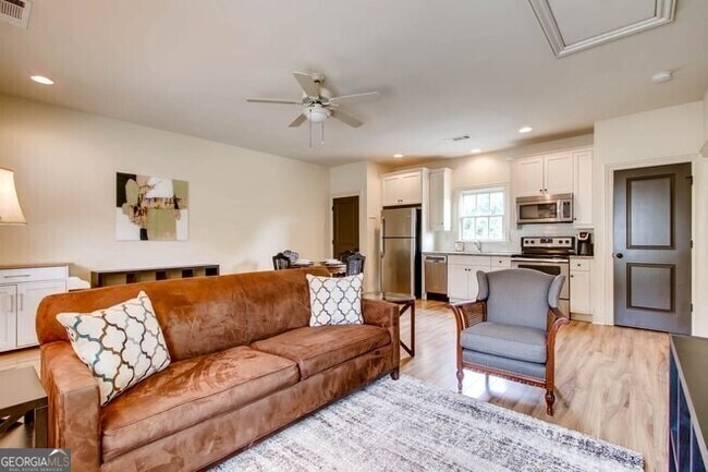 Foto del edificio - 918 Ives Ln SE