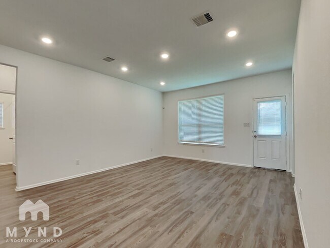 Foto del edificio - 501 Pecan Landing Ln
