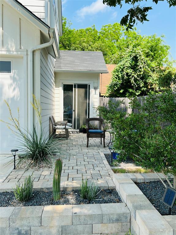 Building Photo - 2911 E 4th St