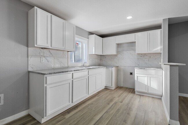 Building Photo - 3-Bedrooms and 2.5-Bathroom House - Convenient Living Near Oak Cliff & Downtown Dallas