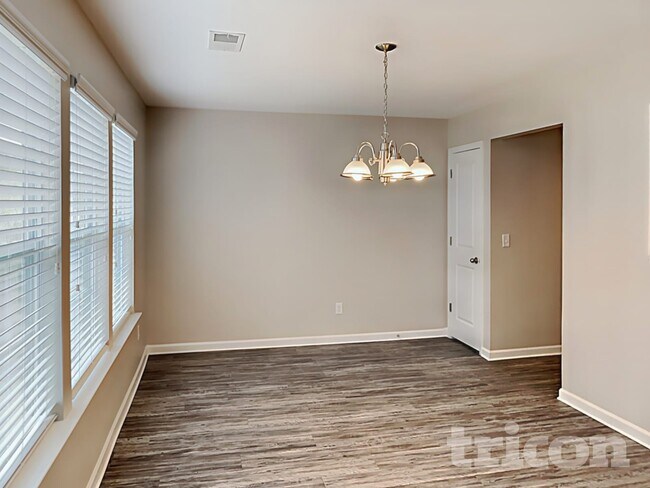 Foto del edificio - 304 Longfellows Ln