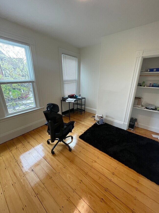 Foto del edificio - 1423 Cambridge St