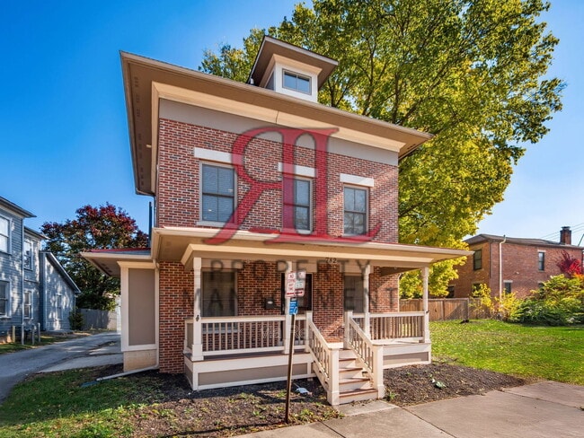 Building Photo - 782 Summit St