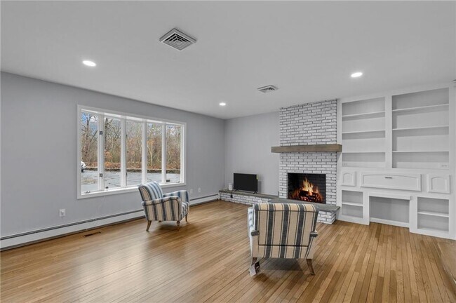 Building Photo - 141 Congdon Dr