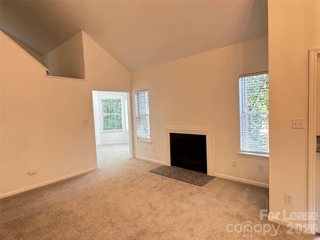 Foto del edificio - 6523 Clavell Ln