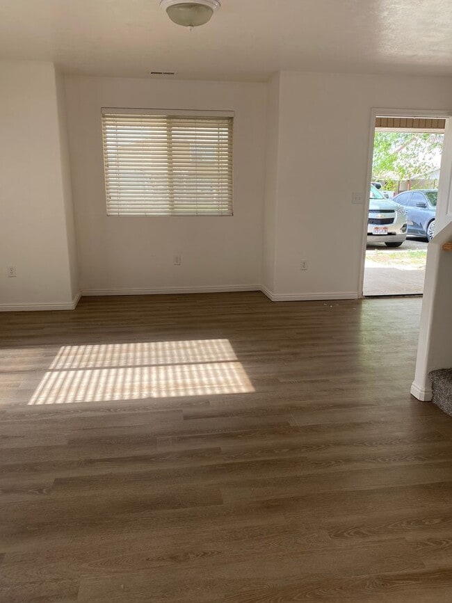 Foto del edificio - 2269 W 700 S