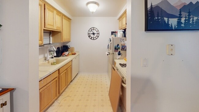 Building Photo - 543 Longshore Dr