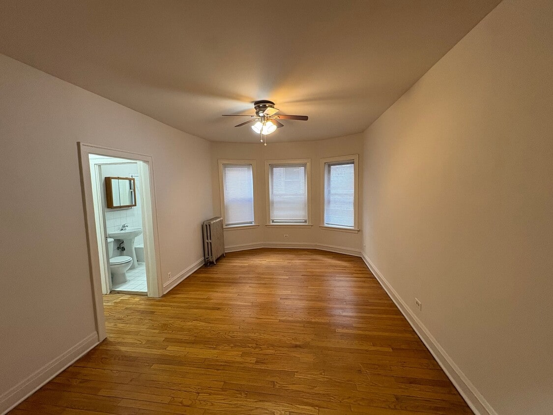 Photo - 824 S Austin Blvd (Oak Park, IL)