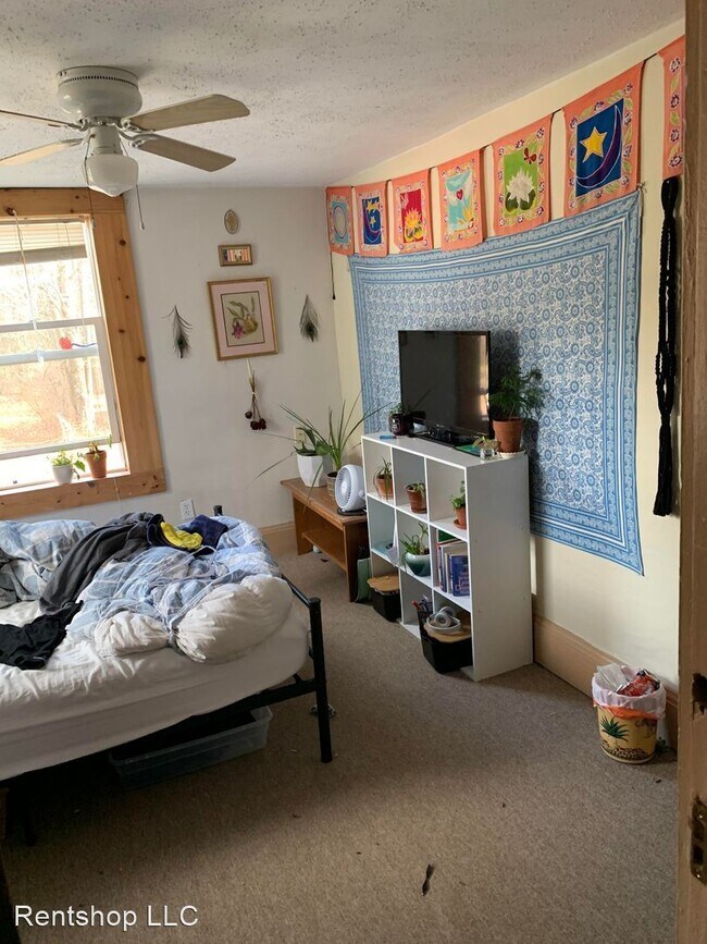 Building Photo - 3 br, 2 bath House - 134 Summer St