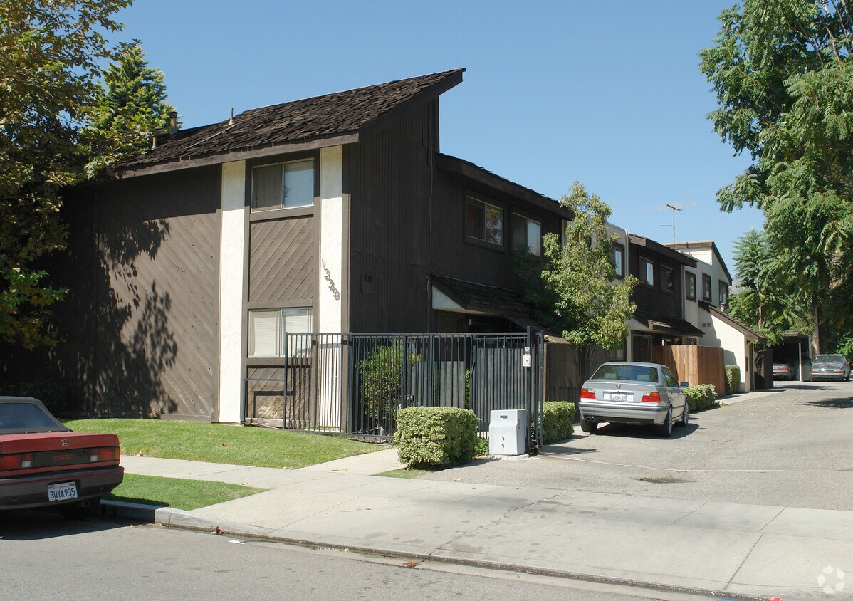 Primary Photo - 1339 Elm Ave
