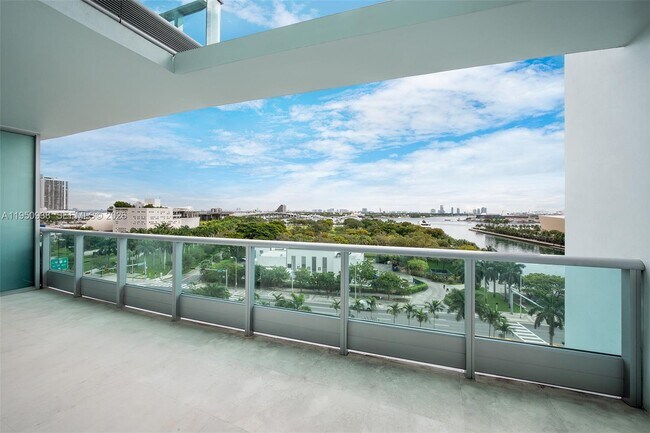 Foto del edificio - 900 Biscayne Blvd