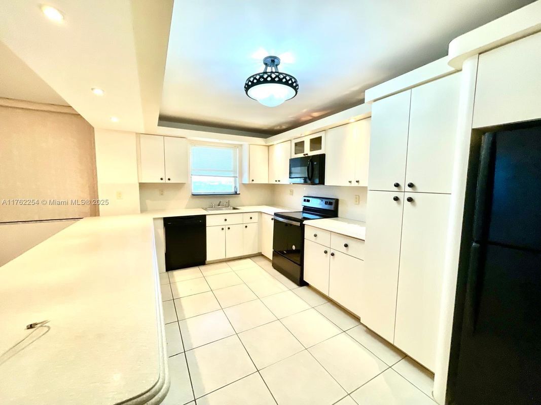 Foto principal - 2780 NE 183rd St