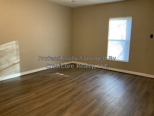 Building Photo - 16 Oakridge Dr