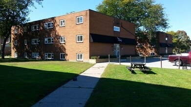 Building Photo - The Sonnet Apartments