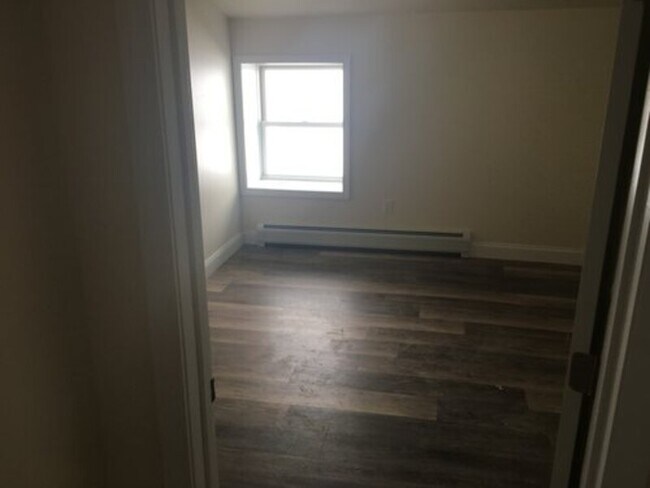 Foto del edificio - 323-325 College Street, Unit 12