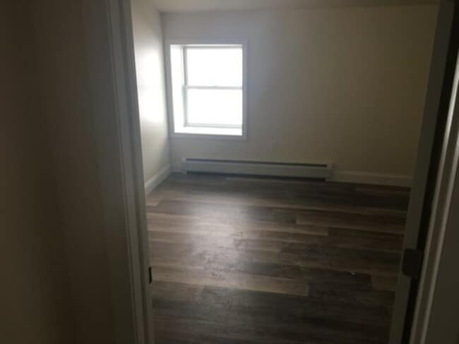 Building Photo - 323-325 College Street, Unit 12