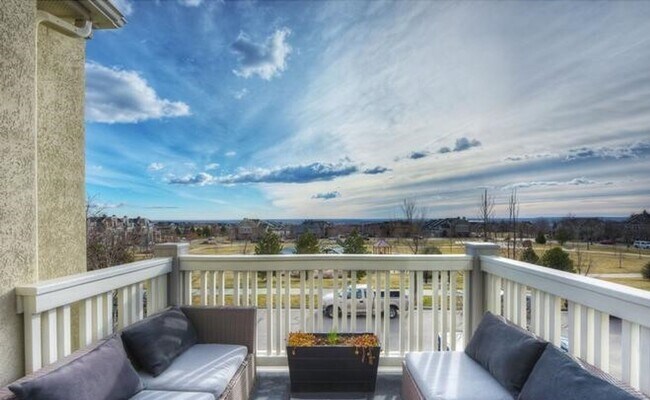 Building Photo - Fantastic 'Built Green' townhome in Dakota...